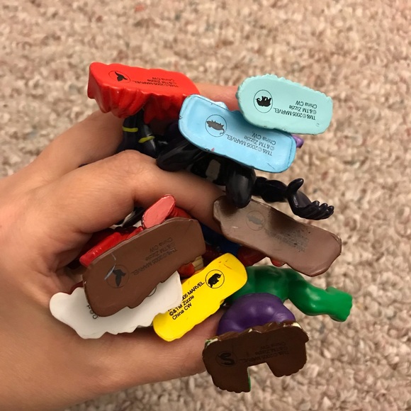 Set of 10 Marvel figurines (I found Iron Man and Wolverine) - Picture 8 of 9